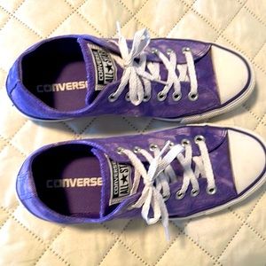 Great pair of like new Converse All Star shoes! Women’s size 7.